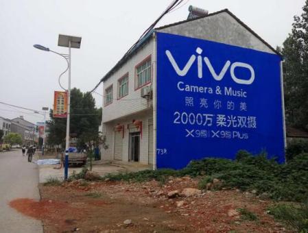 玉龙刷墙广告和喷绘墙体广告哪个效果好？