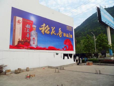 玉龙墙体喷绘广告效果怎么样？