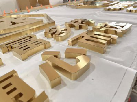 玉龙拉丝不锈钢字的特点。